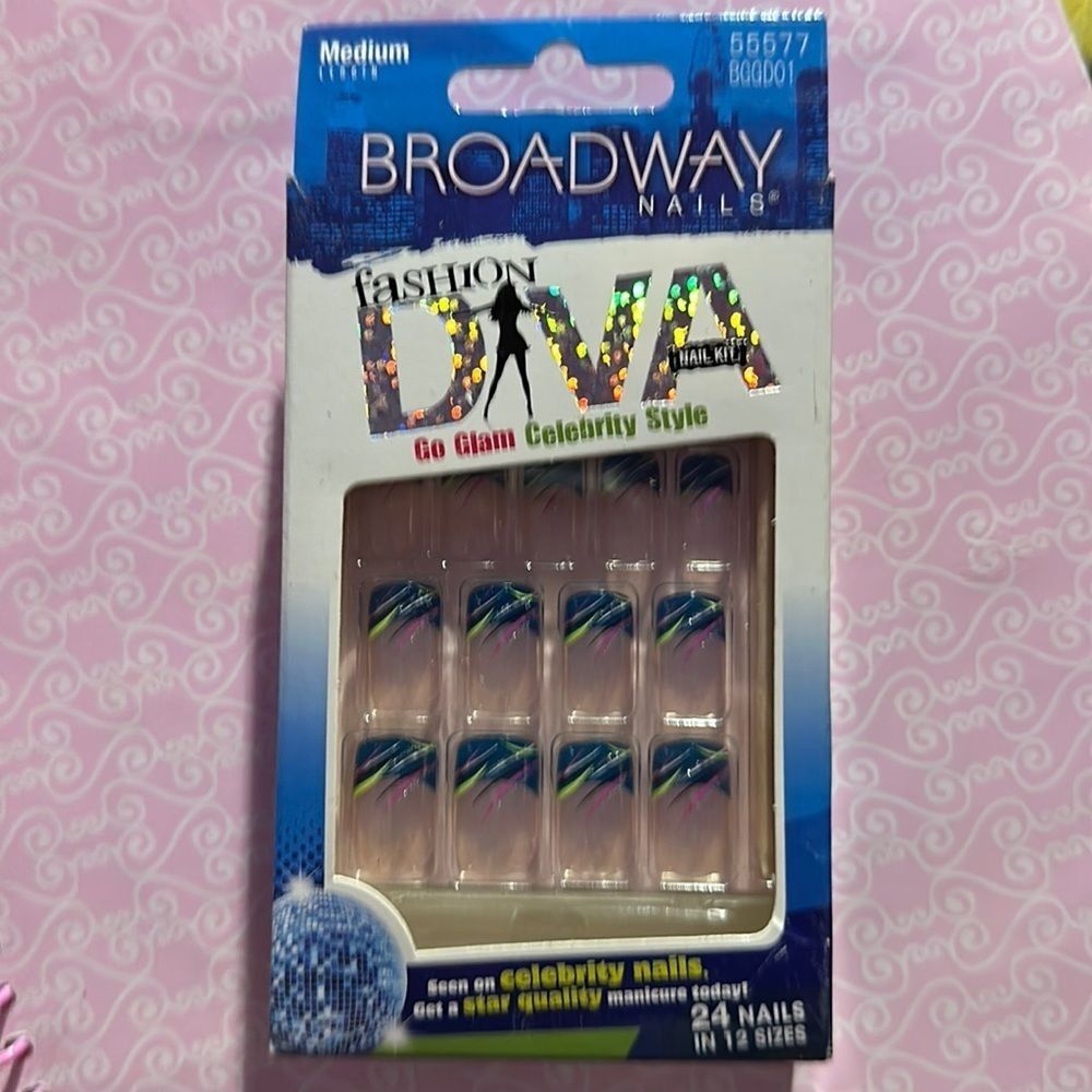 Broadway Artificial Nails “Eyeshadow”  Fashion Glue-On Set #5557